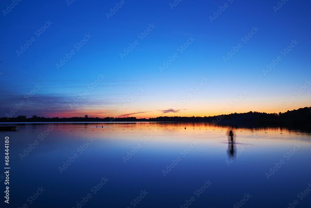 Jezioro Rotcze po zachodzie słońca