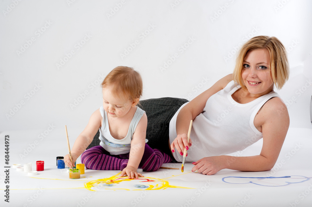 Pretty young mother and daughter drawing Pretty young mother and daughter drawing