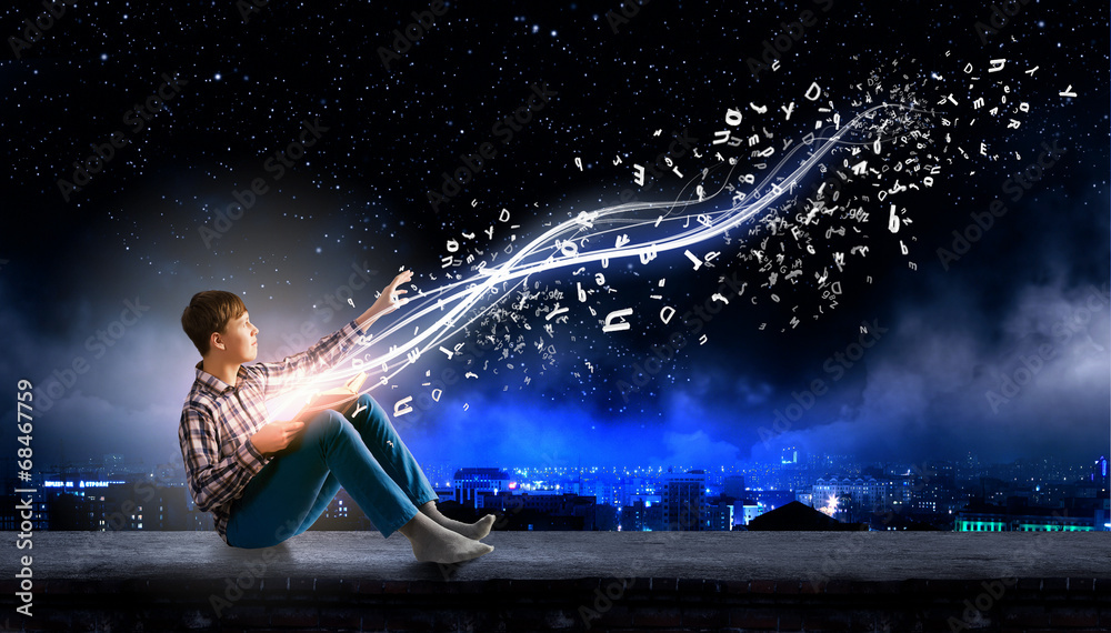 Fototapeta premium Guy reading book