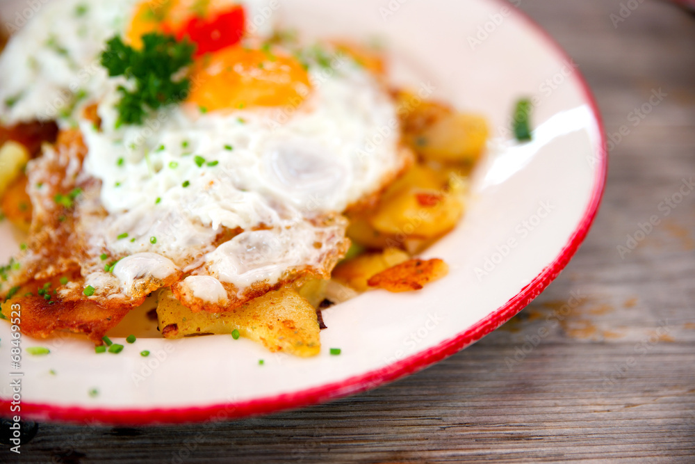 Bratkartoffeln mit Spiegelei