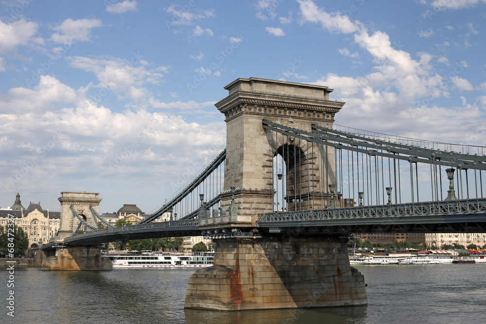 Obraz premium Chain bridge on Danube river Budapest
