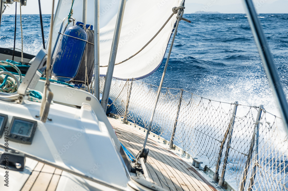 Obraz premium Fast sailing cruising yacht at heeling