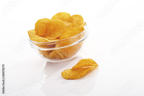 Kartoffelchips in schale