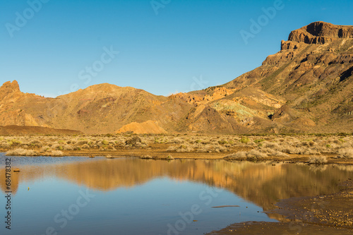 Wasser in der Ucanca-Ebene um Vulkan Teide auf Teneriffa