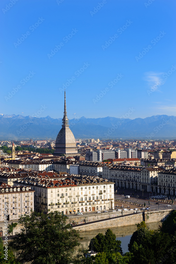 Fototapeta premium Torino, la Mole Antonelliana e le Alpi