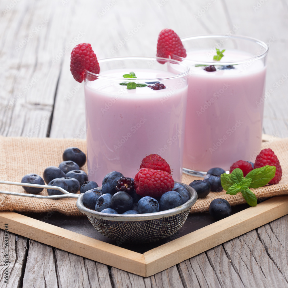 Milkshake with fresh berries Milkshake with fresh berries