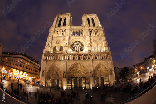 Illuminate Notre-Dame from Paris with Sena in the night