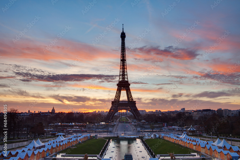 Eiffel Tower in Paris on the winter in the morning