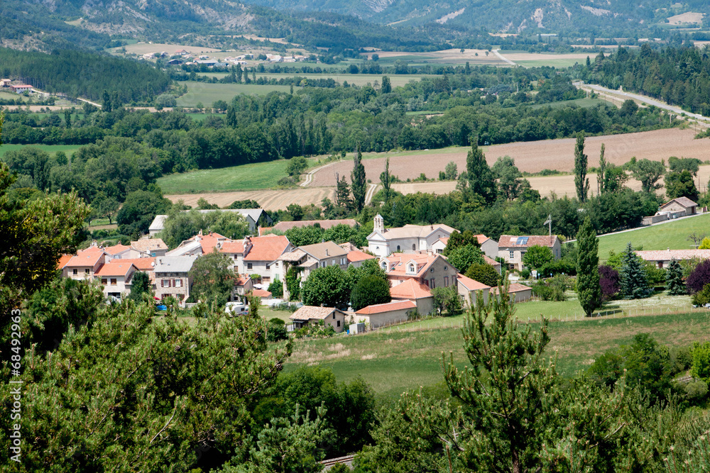 joli village en montagne - Hautes Alpes - France