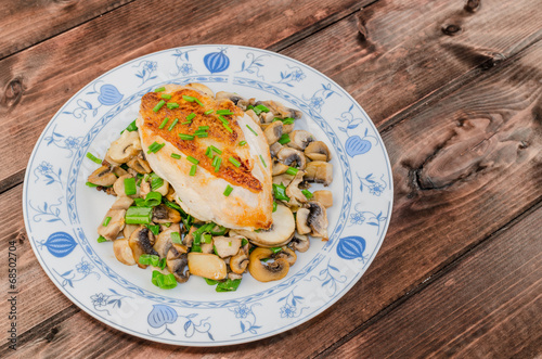 chicken breast with mushrooms and spring onions