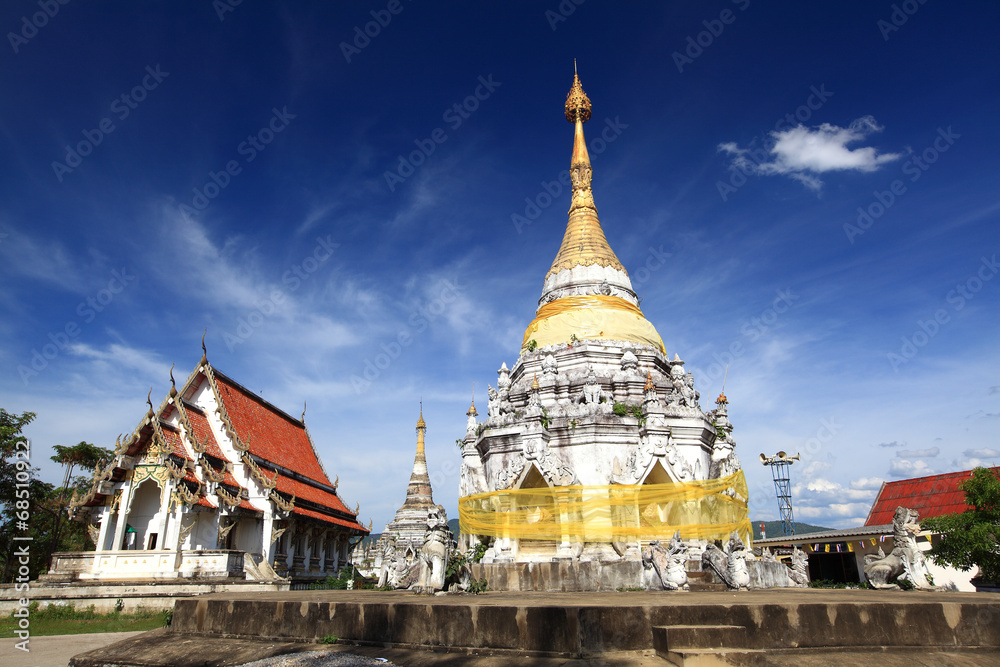 Naklejka premium Wat Mon Jum Sin Lampang temple thailand