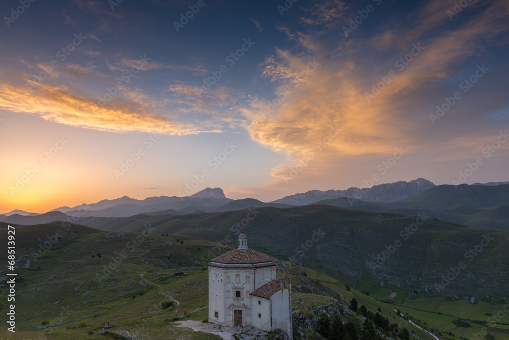Antica Rocca al tramonto, Abruzzo