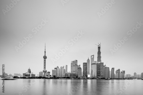 Fototapeta Naklejka Na Ścianę i Meble -  shanghai skyline with reflection,China