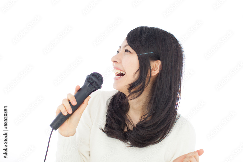 歌う女性 歌う女性