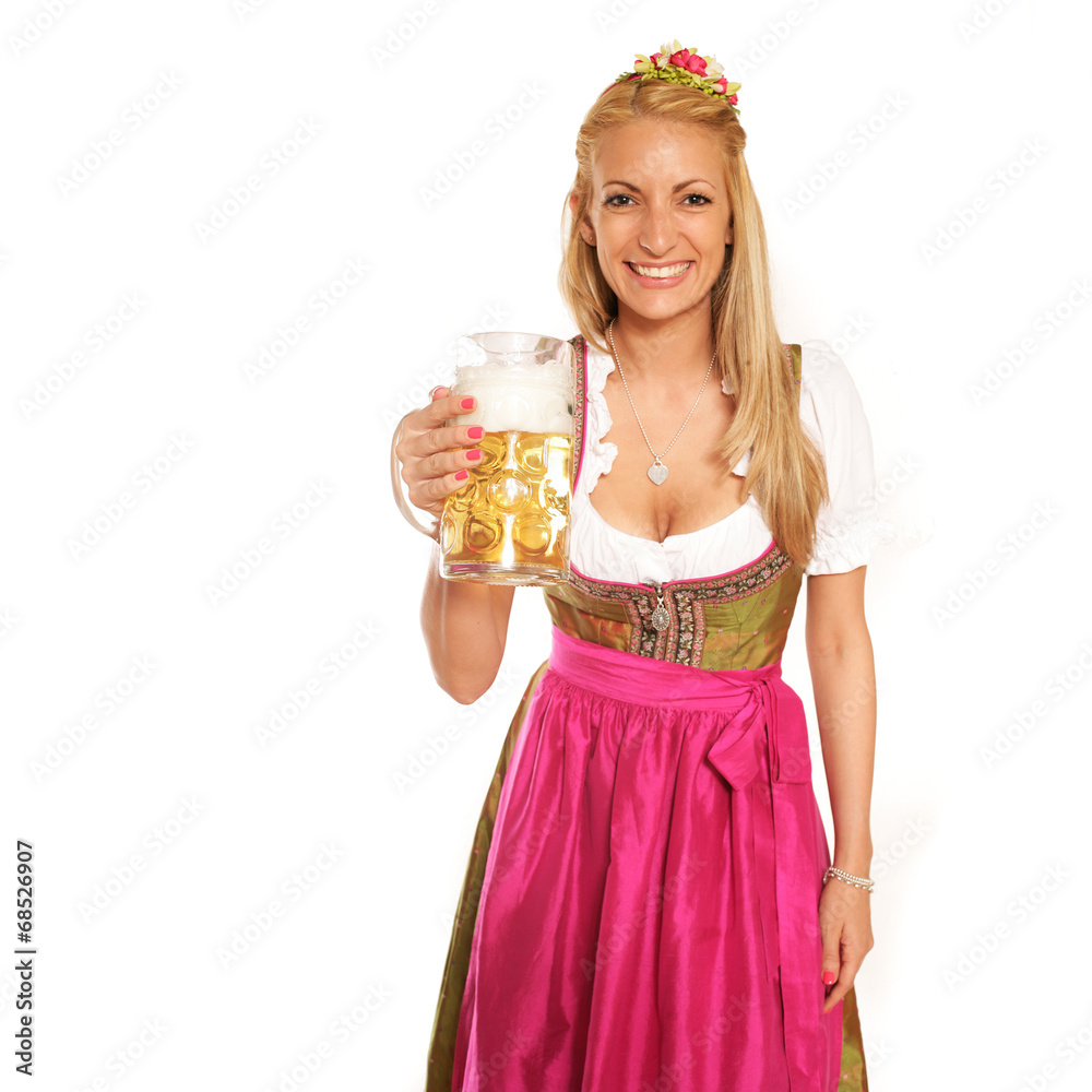 Frau in Tracht mit Bier