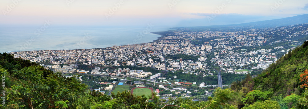 Ville de St-Denis, chef-lieu de la Réunion.