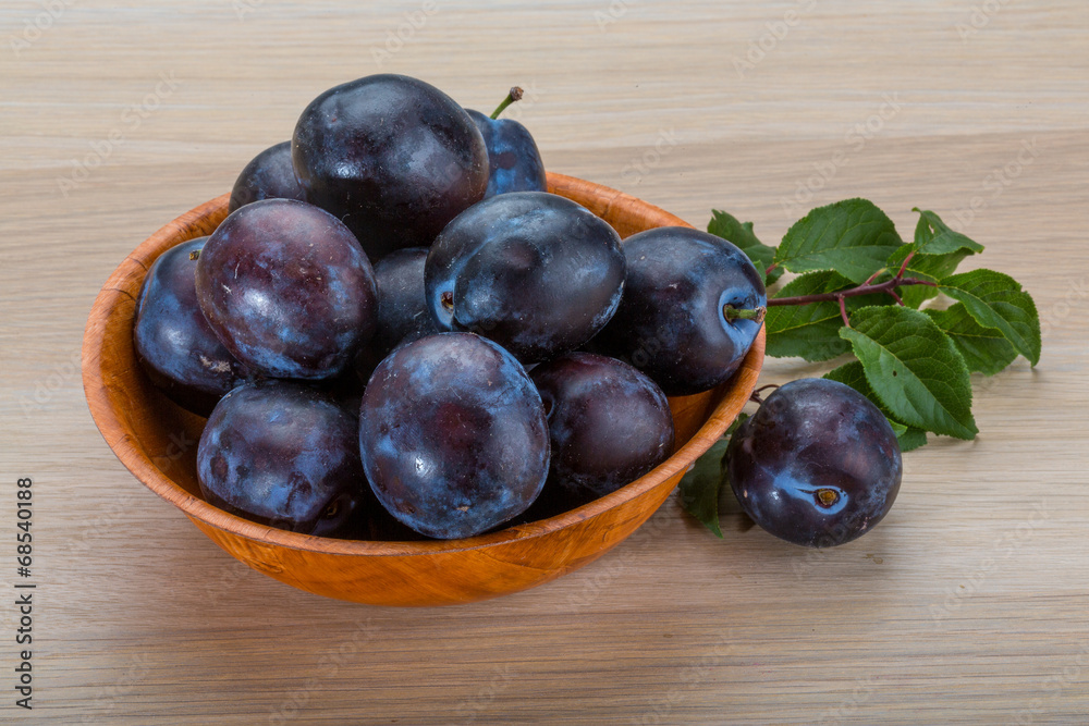 Fresh plums Fresh plums