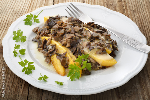 piatto di funghi misti con polenta