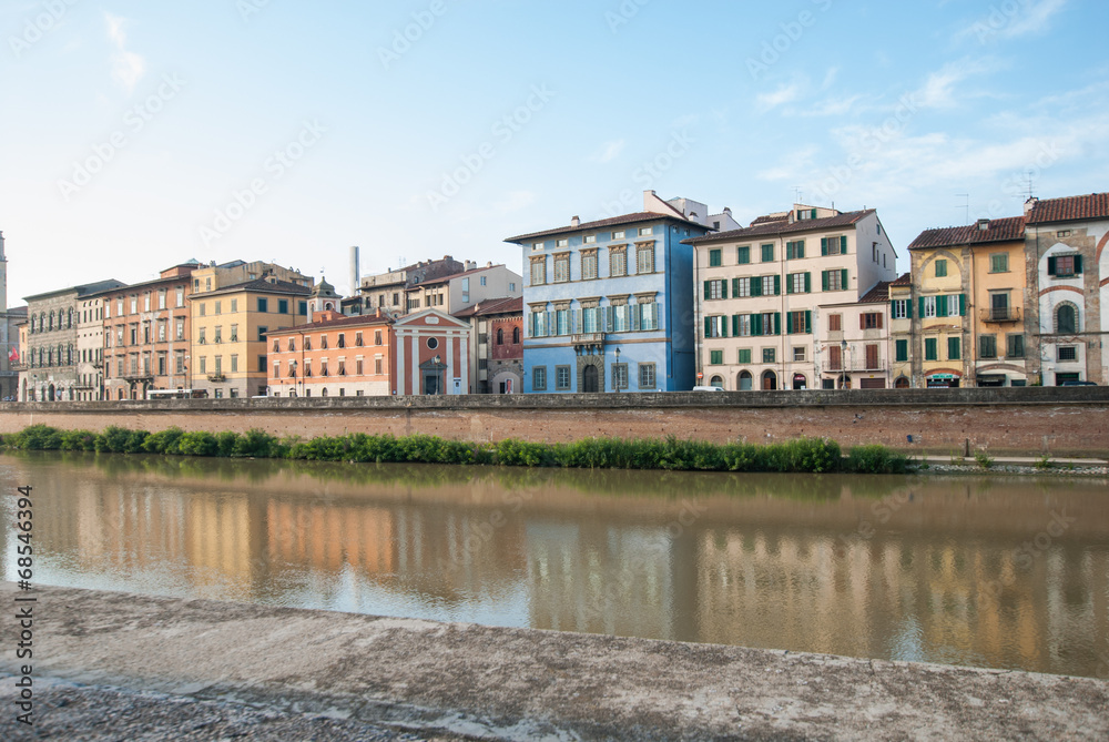 Veduta dei Lungarno Gambacorti di Pisa, Italia