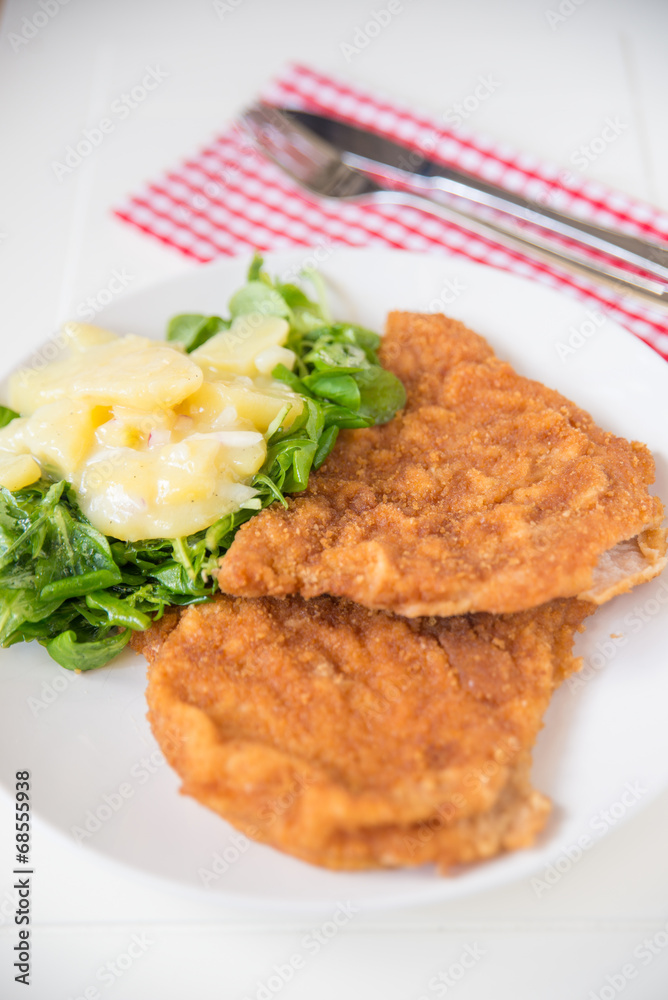 Wiener Schnitzel mit Salat