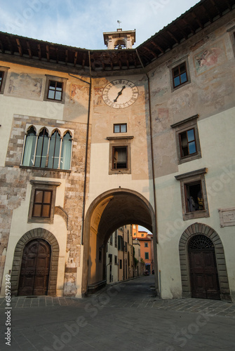 Torre del Conte Ugolino, facciata palazzo, Pisa © Andreaphoto