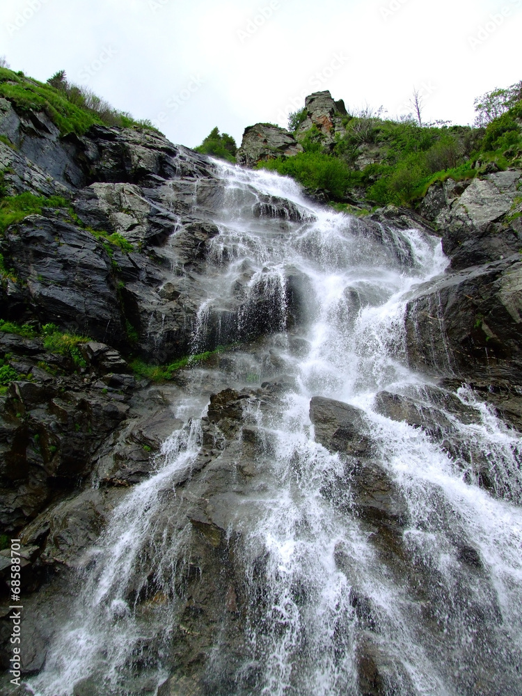 Naklejka premium Waterfall Capra river on Transfagarasan Road