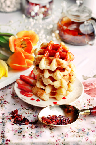 Viennese wafers with strawberry syrup