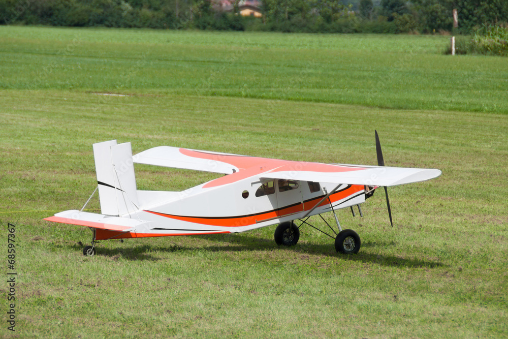 Flugzeug - Modellflugzeug Flugzeug - Modellflugzeug