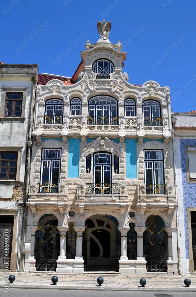 Jugendstilfassade mit Balkonen in Aveiro