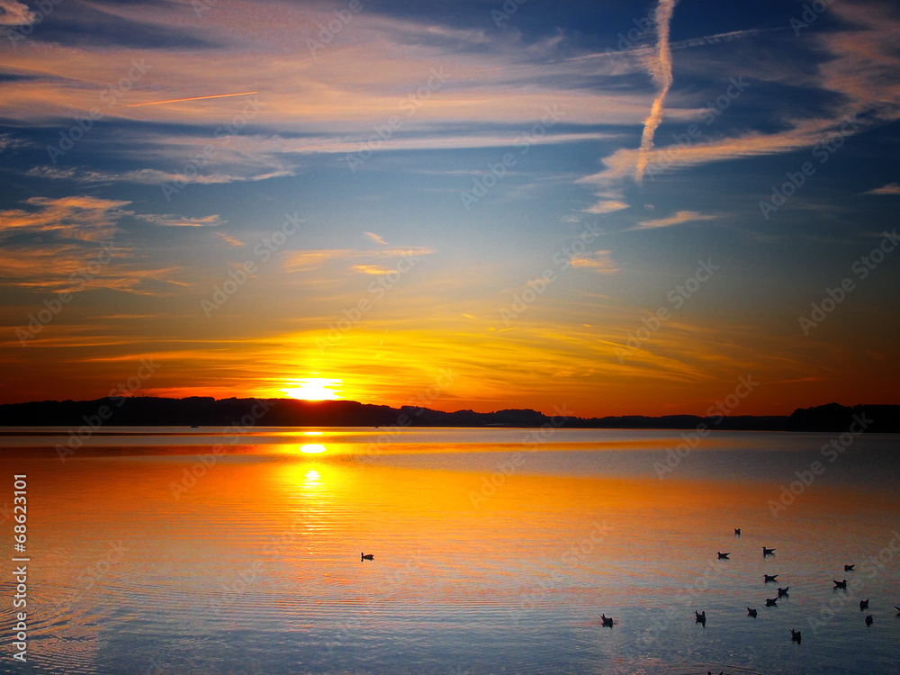 Obraz premium sunset at lake chiemsee (9)