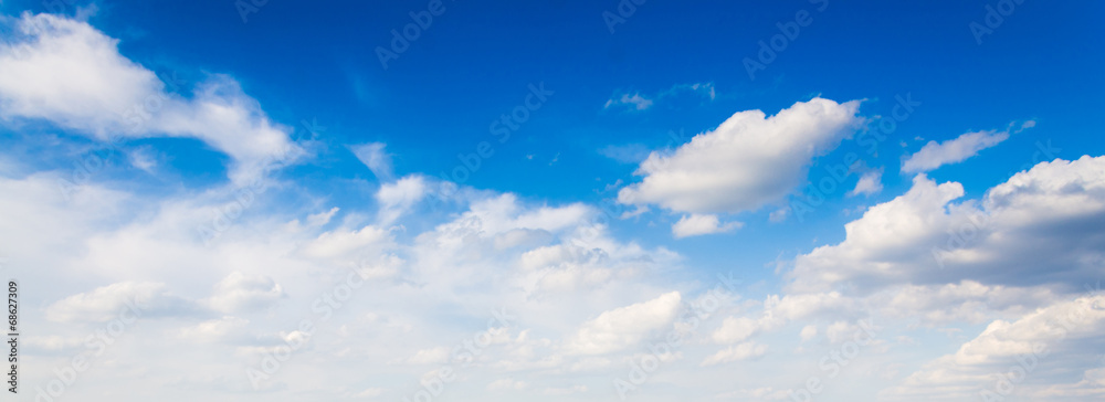 Obraz premium tło błękitnego nieba z chmurami