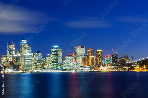 Cityscape of Sydney © maonakub