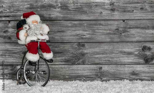 Konzept Weihnachtseinkäufe: Santa auf Hintergrund für Gutschein