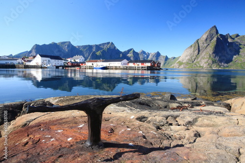 reine villaggio isole lofoten norvegia photo