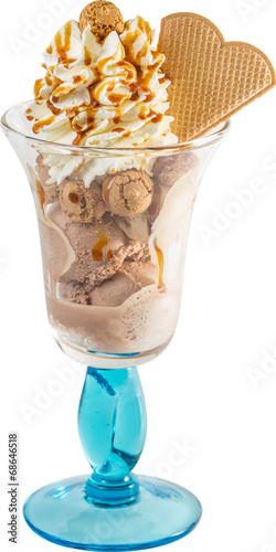 Eisbecher - Amarettobecher mit Sahne photo