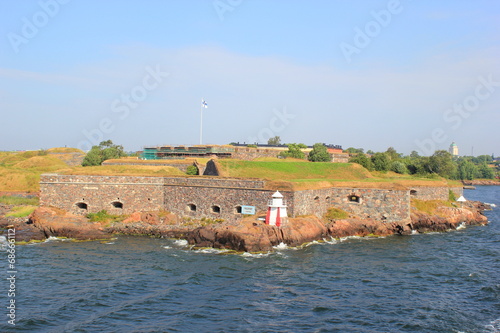 Leuchtturm auf der Festungsinsel Suomenlinna vor Helsinki photo