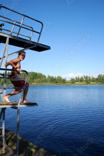 sprungturm im waldbad