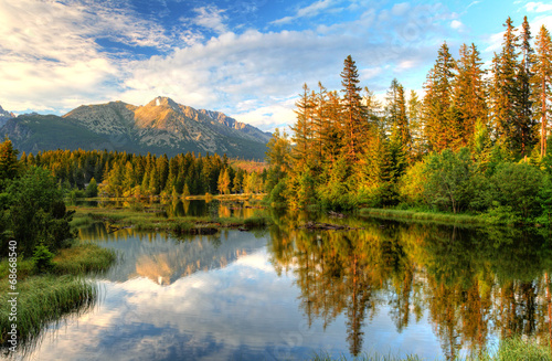 Fototapeta Naklejka Na Ścianę i Meble -  Mountain lake in Slovakia - Strbske pleso