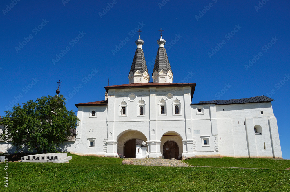 Надвратная церковь Ферапонтова монастыря