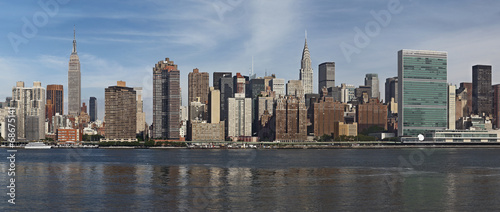 contemporary Midtown manhatten © bluraz