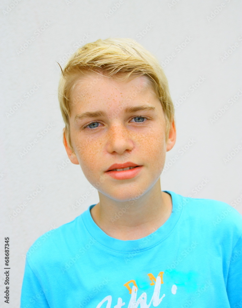 portrait garçon blond,adolescent 12 ans Stock Photo