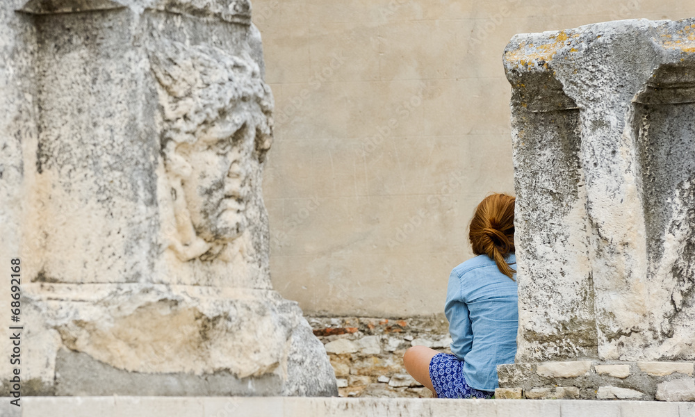 Diskutieren auf antiker Agora in Zadar
