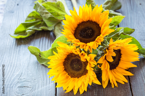 Fototapeta Naklejka Na Ścianę i Meble -  Sunflowers on table