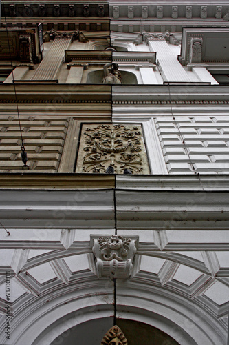 DETTAGLIO DI EDIFICIO A VIENNA photo