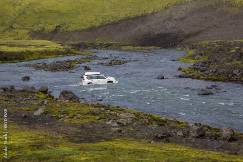 Jeep overcomes River photo