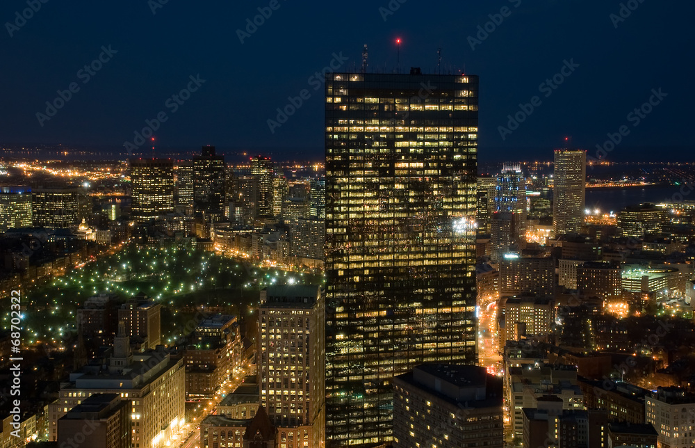 Obraz premium Evening flight over big city