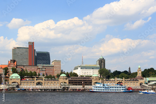 Obraz na plátně Hamburg - Landungsbrücken