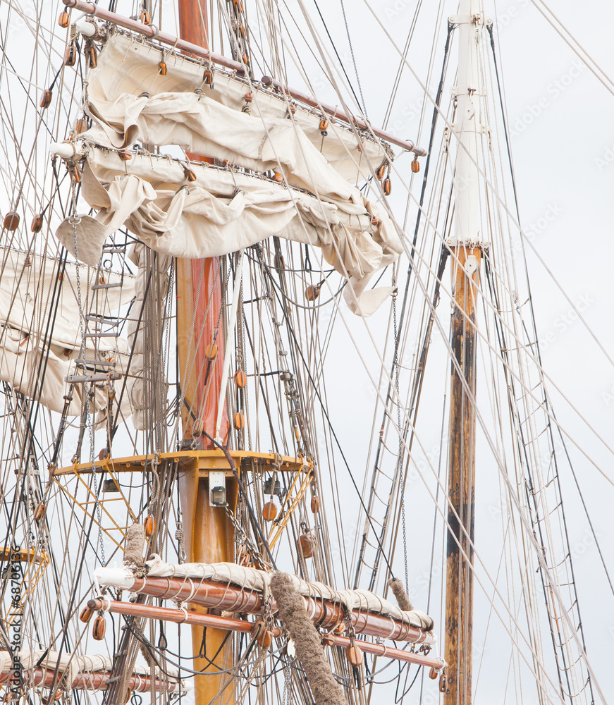 Obraz premium Old sail and old ship masts
