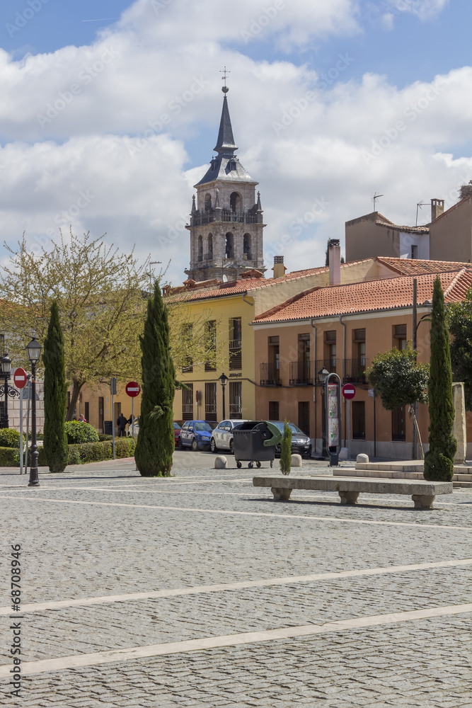 Obraz premium streets and old buildings of the town of Alcala de Henares, Spai