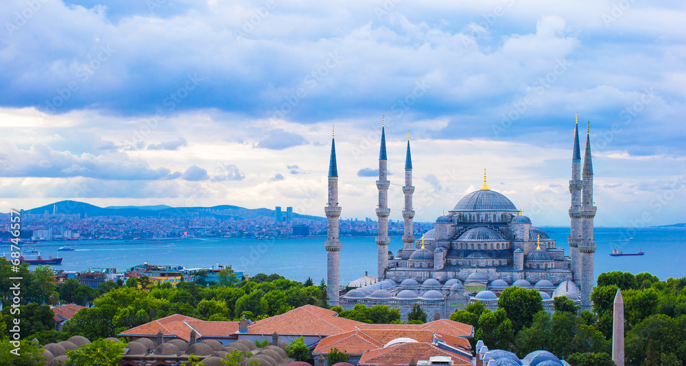 Naklejka premium Incredible beautiful view of Blue Mosque from hotel terrace